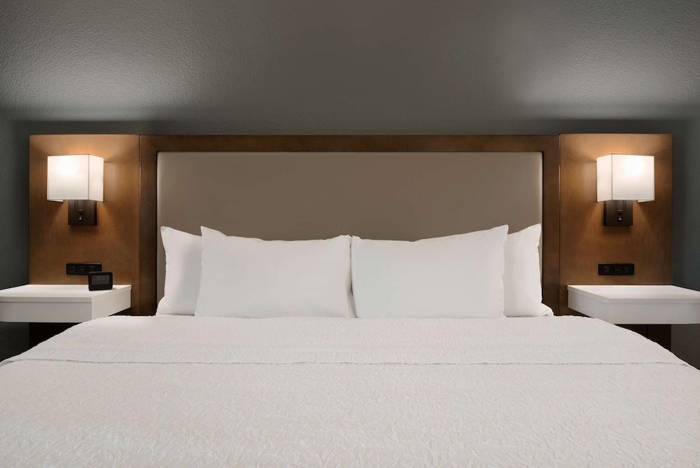 Hampton Appleton-fox River Mall Area Hotel 3*