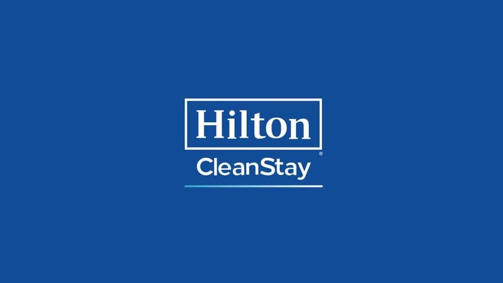 Hampton Appleton-fox River Mall Area 3*