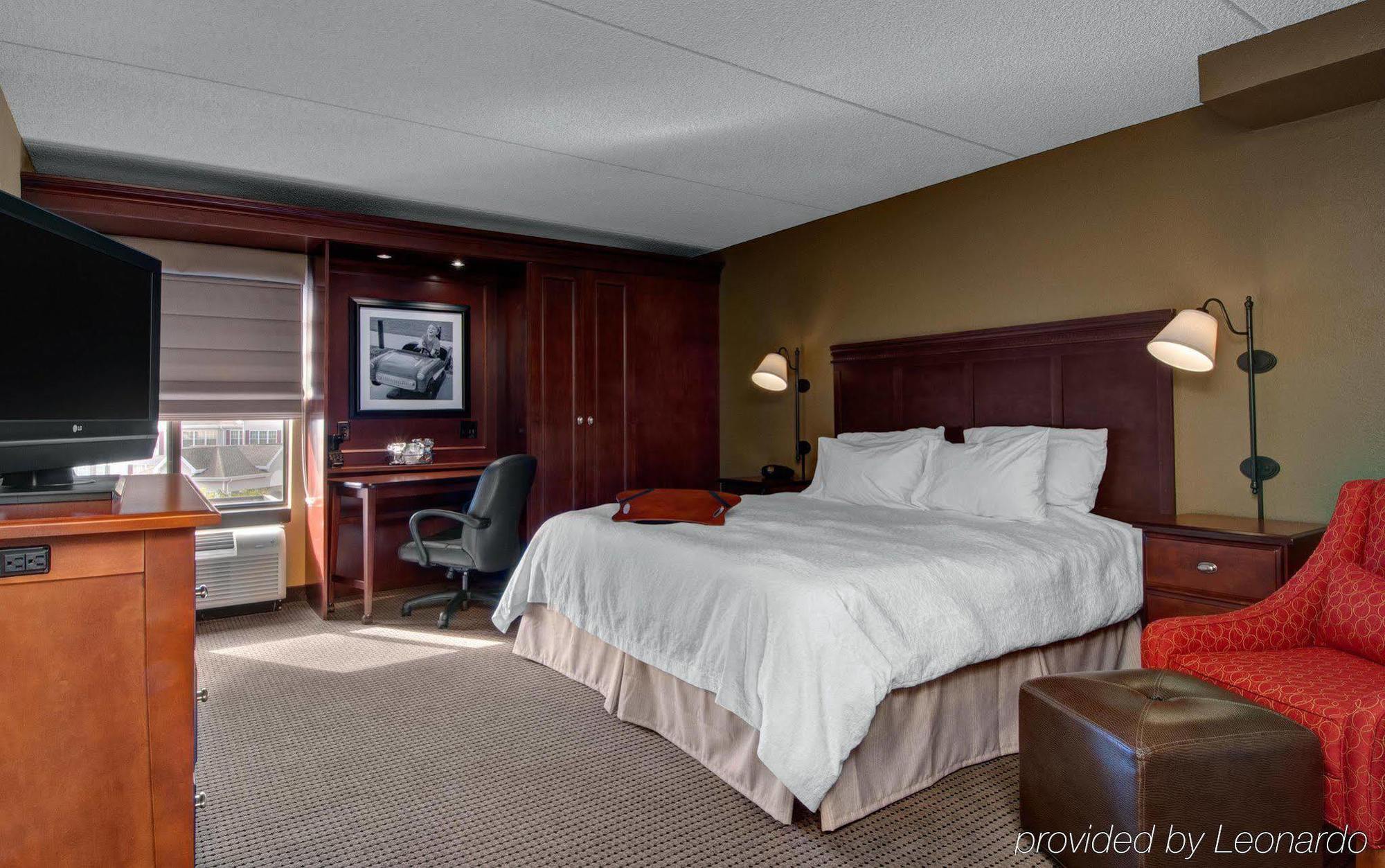 Hampton Appleton-fox River Mall Area Hotel 3*
