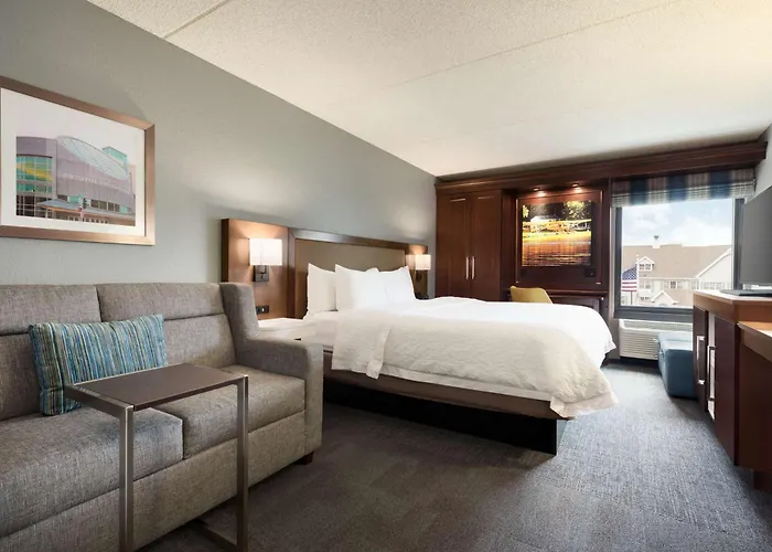 Hampton Inn Appleton-Fox River Mall Area
