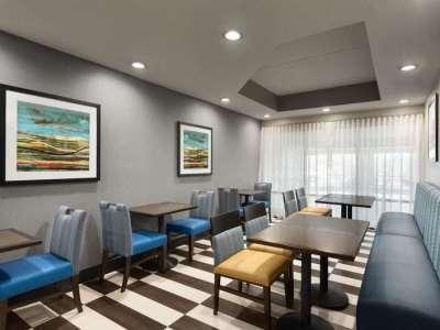 Hampton Appleton-fox River Mall Area Hotel 3*